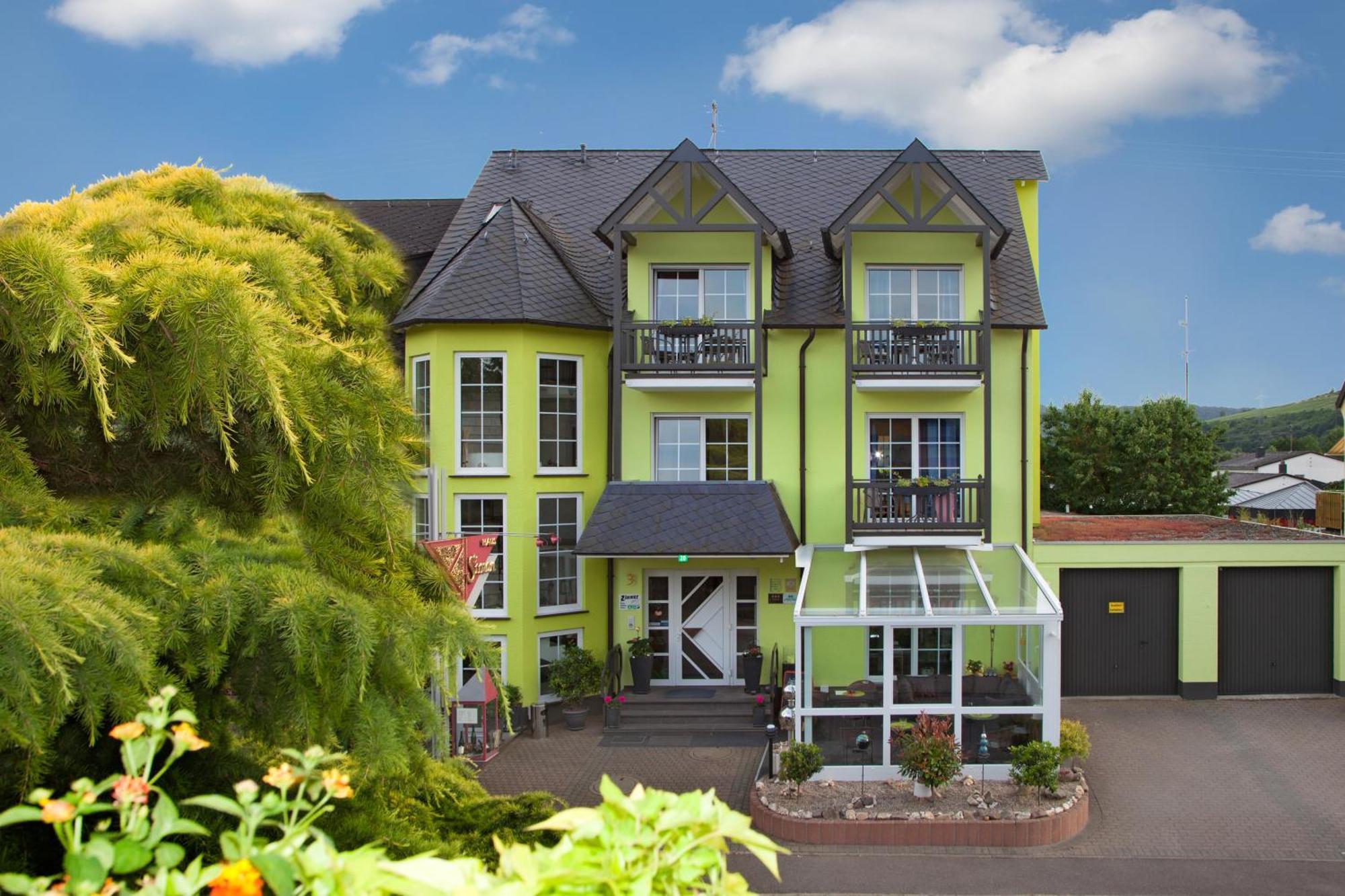 Moselhotel Weinhaus Simon 'Sauna'Restaurant'Eladesaeule วินทริค ภายนอก รูปภาพ